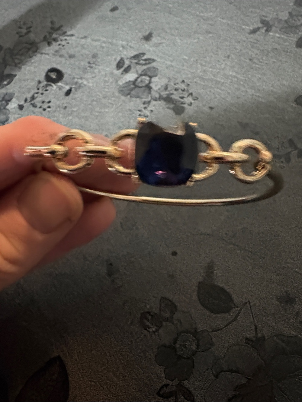 VINTAGE GOLD-TONE FAUX SAPPHIRE HINGED 7.3" BRACELET - Picture 4 of 8